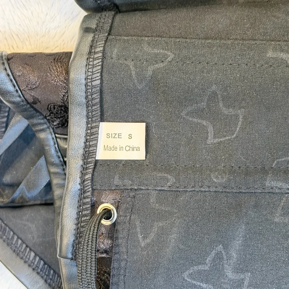 Adjustable Black Corset with Silver Chain Details - Picture 3 of 4